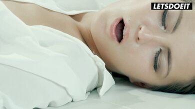 Gorgeous Cindy Shine Reaches a Powerful Orgasm During Passionate Fucking - LETSDOEIT