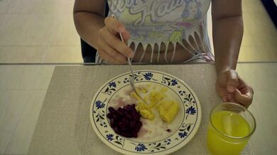 Un almuerzo tranquilo en bikini #partre #1