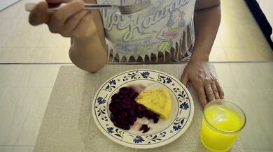 Un almuerzo tranquilo en bikini #partre #1