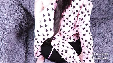 Thai couple doggystyle gets a creampie. Woman orgasms and me cum outside her. เย็ดสาวออฟฟิศแตกใน