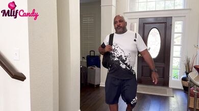 Trailer Alisha Adams was on a girlfriends vacation and got to her destination a couple of days early. So she decided to go