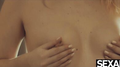 Watch these stunning lesbian blondes lick pussy voraciously