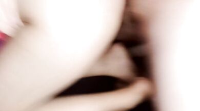 Chikita y jovencita pero se la come toda