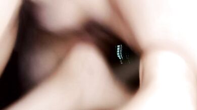 Chikita y jovencita pero se la come toda