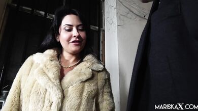 Busty MILF found herself a hot fuck for the night