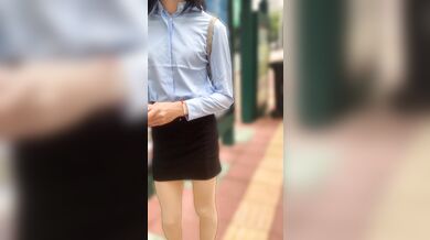 OL伪娘衬衫包臂裙肉丝细高跟路边脱下内裤拿在手里