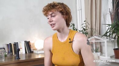 Ersties - Die lebhafte Zora bebt beim Orgasmus