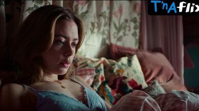 Elli Rhiannon Muller Osborne Sexy Scene in Royalteen: Princess Margrethe