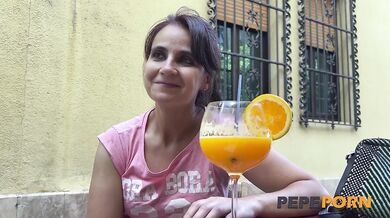 Amateur babe's hot public exhibition before having it HARD!