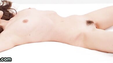 SQUIRTINGLEZ HD - Solo 21yo babe fingering and toying her hairy pussy