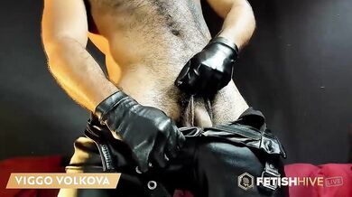 FetishHiveLive - Viggo Volkova - Rugged Man Gets Intimate With Leather Gloves And Pillow