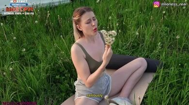 What are You Doing in the Forest!? Let Me Give You a Ride!? I Met a Meditatin...