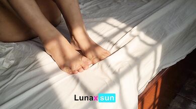 Watch my FEETS ! You jerk off and you cum NOW - Luna Daily Vlog - LunaxSun