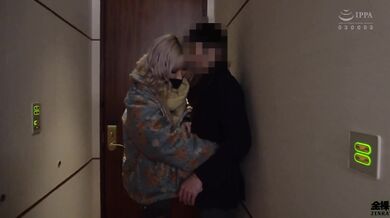 The one and only JAV legend AIKA turns one fan into the luckiest man on earth as they spend a night in a highrise hotel