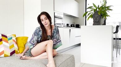 Ersties - Super Hot Babe Gets Off in a Fitting Room