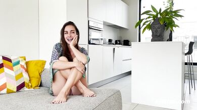 Ersties - Super Hot Babe Gets Off in a Fitting Room