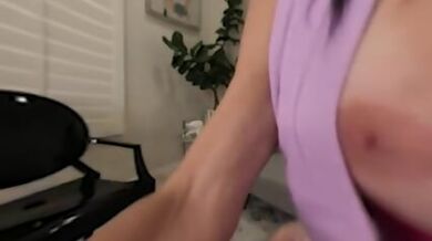 Your Friend's Hot Mom Reagan Foxx Shows You How To Treat A MILF