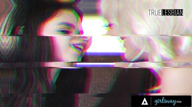 Hot MILF Has Threesome With 2 Babes