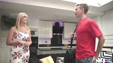 MilfAF - A Night at the AirBnb with Keira Rose