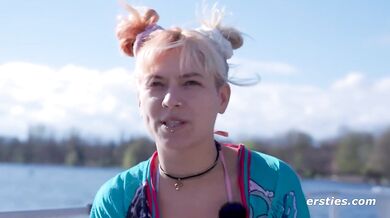 Ersties - Flexy's sexy Bootstrip mit analer Penetration