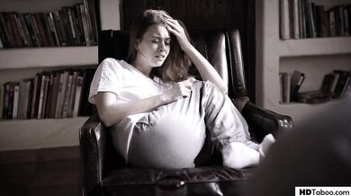 Pervert Psychiatrist Fucks A Sick Young Babe - Jill Kassidy