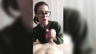 Сводная сестра наконец-то мне отсосала (КОНЧИЛ В РОТ В ПОЛНОЙ ВЕРСИИ)