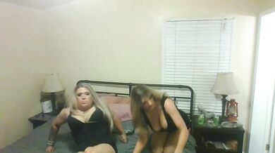 two sluts playimg after the club