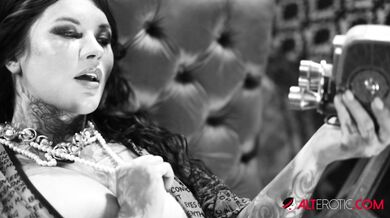 Sabien Demonia Has Black White Creative With Old 8mm Film And Camera