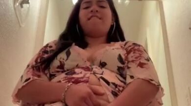 Fingering my self till I cum