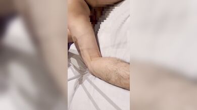 W不倫セックス お腹に射精した精液を食べますっ