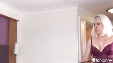 Lady Sextasy Masturbating - AGEDLOVE