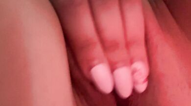 Крупным планом тугая бритая пизда