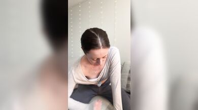 Inexperienced Naive Masseuse Gives You A Helping Hand