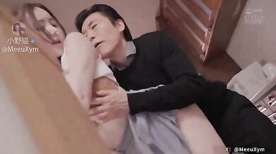 JOVENCITA JAPONESA DE TETAS PEQUEÑAS 42