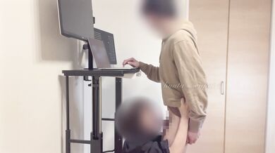 【こっそりフェラ抜き】仕事のミーティング中に痴女な彼女がいきなりフェラしてきて我慢できずに大量射精してしまった♡