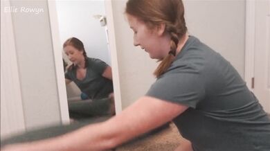 Ellie Rowyn: Squirting in the Mirror