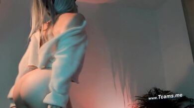 Seductive Ts Showing That Sexy Ass And Feet