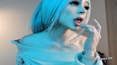 Seductive Ts Showing That Sexy Ass And Feet