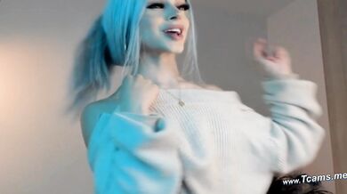 Seductive Ts Showing That Sexy Ass And Feet