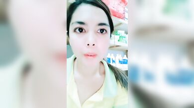 Bokep Indo Tante Jaga Warung Exhib Public