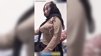 Bokep Indo Tante Hijab Toge Montok Diewe Ponakan - PoopHD.mp4... Speed: 3.83 Mbps