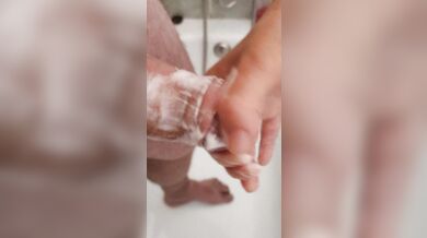 Morning handjob in the bath.