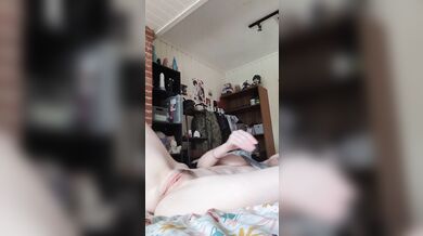 SleepyFawn: Cumming over my bad dragon dildo