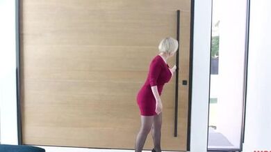 Insatiable Cougar Dee Williams Takes An Ass Pounding From Hung Stud