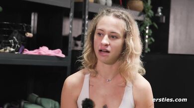 Ersties - Nina J verwöhnt ihren perfekten Körper mit einem heißen Workout