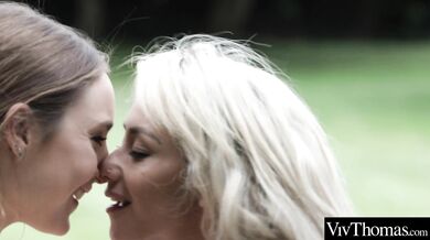 Sexy lesbian expertly eats lovers pussy before sitting on her face