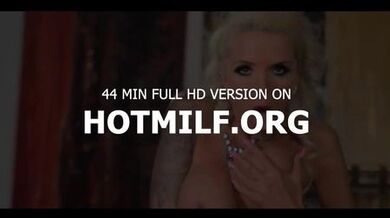 MILF Nina Elle takes dildo in her ass