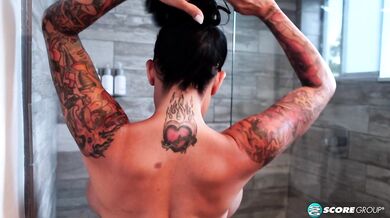 Meet Ricki Raxxx In The Shower