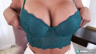 One of the hottest MILF Latina, Juliett Russo