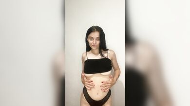 Beautiful bitch in dark lingerie????